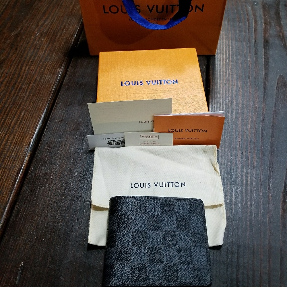 SOLD!Louis Vuitton Damier Graphite Mens Wallet